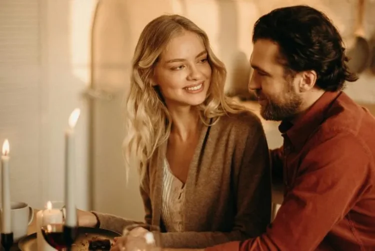 Tre gjëra që na largojnë në sekonda në takimin e parë