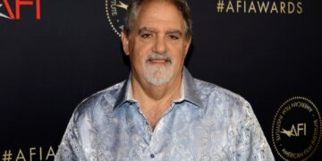 Bota e kinemasë në zi, producenti i Titanic e Avatar ndahet nga jeta