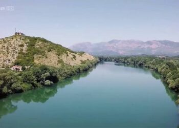 Përsëritet rasti “Alma”? Një 27-vjeçare tenton të hidhet nga lumi Buna me 4 fëmijët