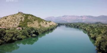 Përsëritet rasti “Alma”? Një 27-vjeçare tenton të hidhet nga lumi Buna me 4 fëmijët