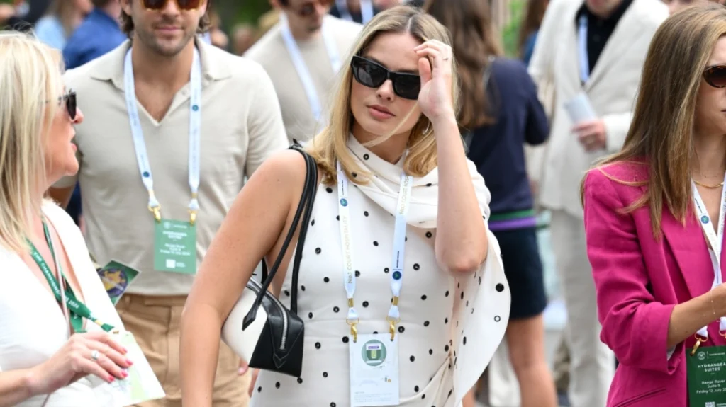 Një yll! Foto të reja të Margot Robbie me barkun e rrumbullakosur