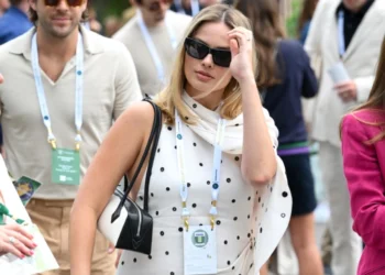 Një yll! Foto të reja të Margot Robbie me barkun e rrumbullakosur