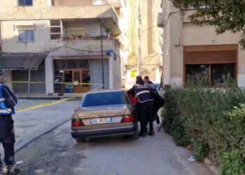 Ç’ndodhi? Të rinjtë përleshen në qendër të Korçës për motive banale, 10 të shoqëruar