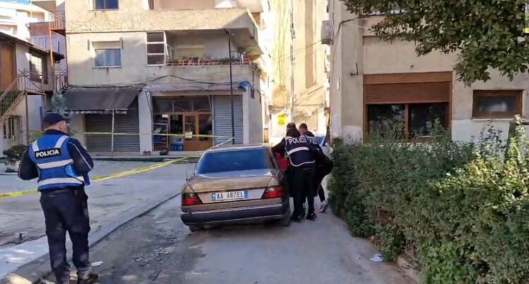 Ç’ndodhi? Të rinjtë përleshen në qendër të Korçës për motive banale, 10 të shoqëruar