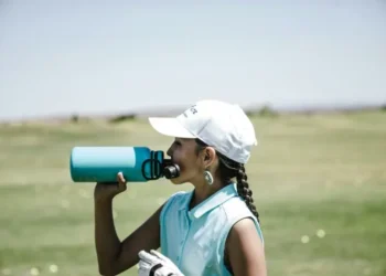 Pse duhet të pastrojmë çdo ditë shishet e ujit të ripërdorshme?