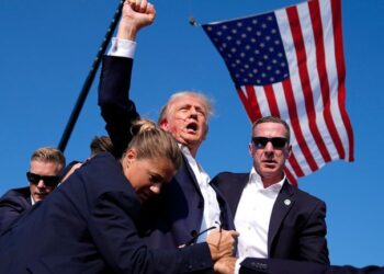 Gjakoset ish-presidenti/ Të shtëna me armë në tubimin e Donald Trump