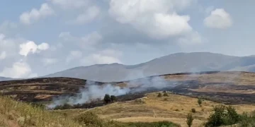 Zjarr i madh në Blacë dhe Podgorie, banorët dhe zjarrfikësit në “luftë” me flakët