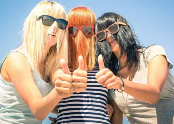 Këto janë tre shenjat më qesharake të zodiakut që do t’ju gëzojnë menjëherë