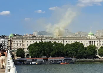 Përfshihet nga flakët shtëpia historike “Somerset” në Londër