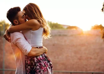 Sa kohë duhet të zgjasë një puthje për të zgjatur jetën tonë?