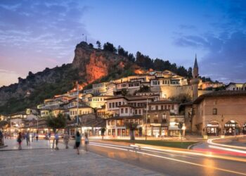 Gara ndër-kontinentale vetëm me transport publik me destinacion Shqipërinë