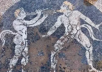 Gjetje befasuese: Zbulohet në Greqi mozaiku 2400-vjeçar