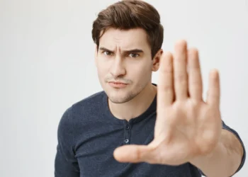 Gusht 2024: Shmangni shoqërimin e tepërt me këto shenja