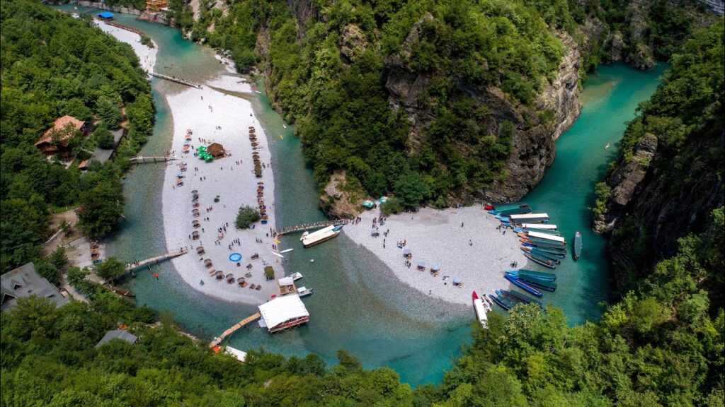 Lumi Shalës “lë pa fjalë” të huajt,por muzika e lartë dhe turizmi masiv e rrezikojnë
