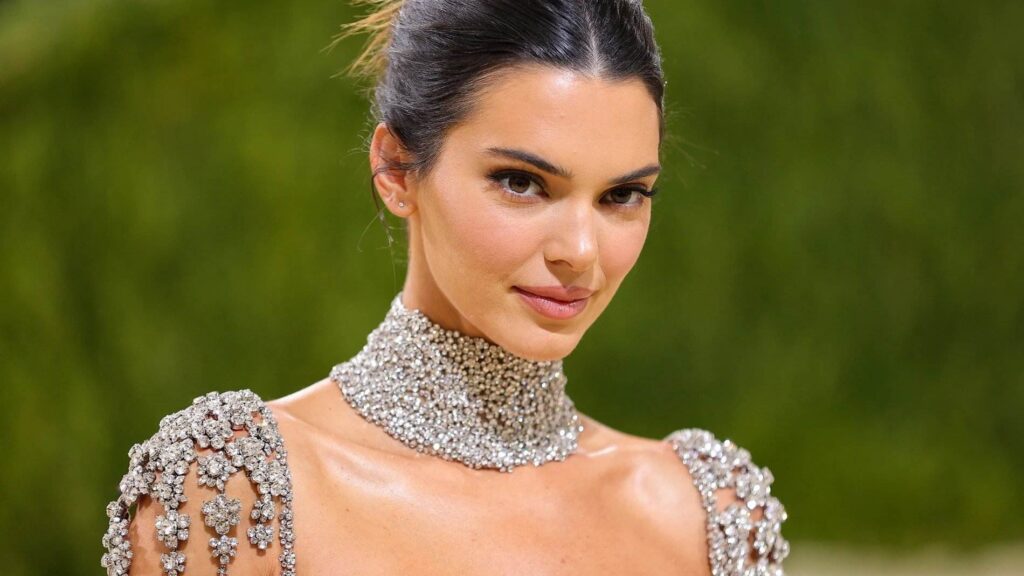 “S’ka qenë jeta më perfekte”/ Kendall Jenner rrëfehet për sfidat e modelingut
