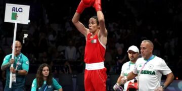 Khelif nuk “u dorëzohet” polemikave, siguron medalje në Paris 2024