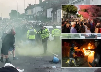 Protesta të dhunshme, tym e flakë/ Çfarë po ndodh në Angli?