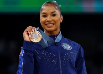 Çfarë ndodhi?! Gjimnastja amerikane duhet të kthejë medaljen e bronztë