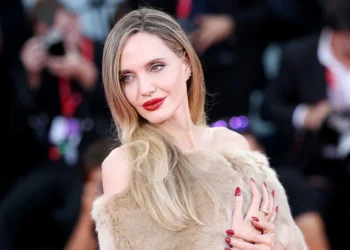“Dua që ata të jenë njerëz të mirë”/ Angelina Jolie tregon prioritetin e saj