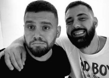 Në ditën e tij të lindjes, Klajdi Haruni publikon foton e rrallë të Flori Mumajesit