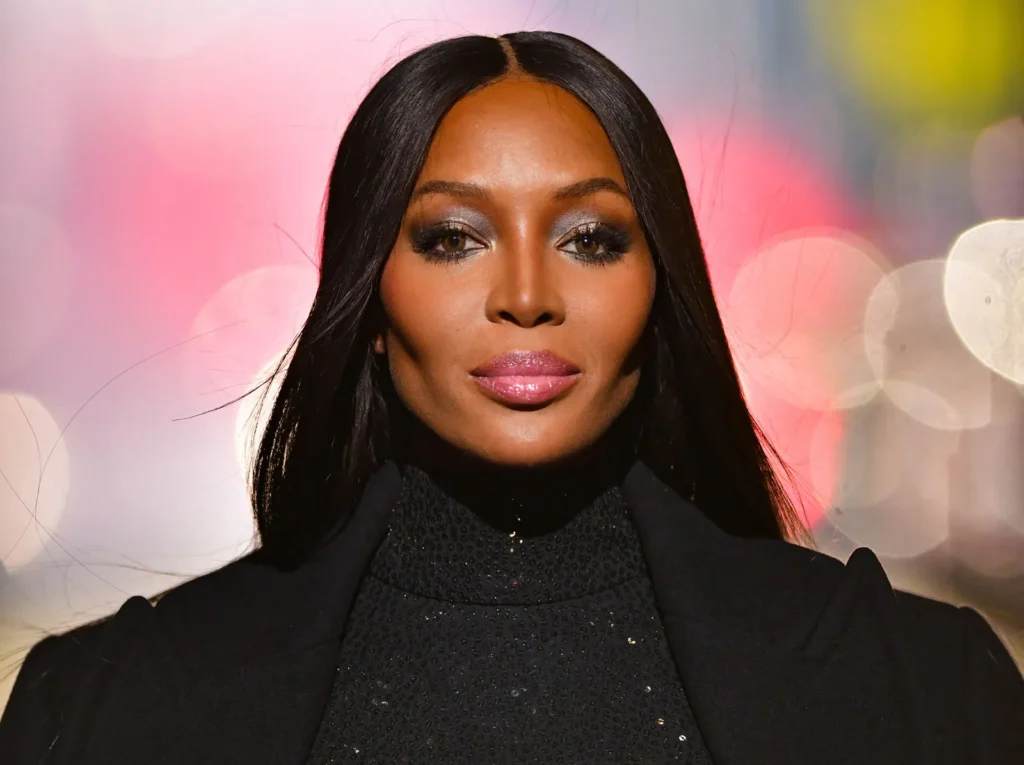 Video/ Naomi Campbell puth DJ-n në buzë në Mykonos