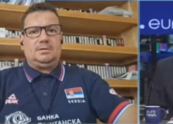 Gazetari i RTSH ngjall revoltë në rrjet, shfaqet me flamurin e Serbisë në transmetim