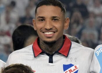 U rrëzua gjatë ndeshjes, ndërron jetë në moshën 27-vjeçare futbollisti