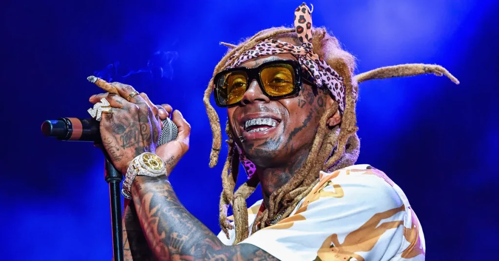 Pas kësaj fletoreje me tekstet e këngëve të Lil Wayne fshihet një histori