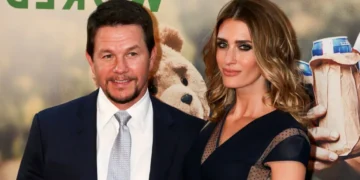 Sa romantik! Mark Wahlberg ka “gdhendur” në trup një dedikim për gruan e tij