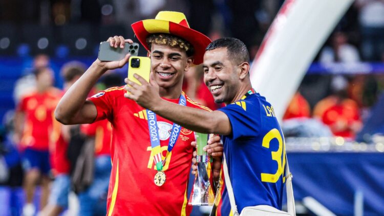 Lamine Yamal me babain e tij