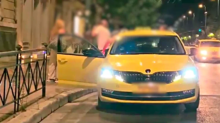 Përleshje e ashpër mes turistëve dhe një taksisti në Athinë