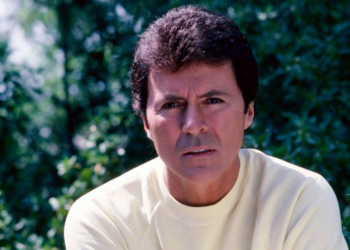 Ndahet nga jeta legjenda e Hollywood-it