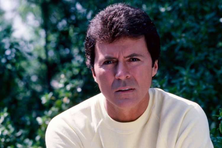 Ndahet nga jeta legjenda e Hollywood-it