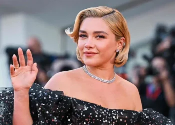 Florence Pugh thyen heshtjen për komentet ‘e këqija’ për peshën e saj