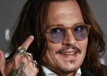 Johnny Depp pëson një transformim të madh pasi u bë viral për dhëmbët e ‘kalbur’
