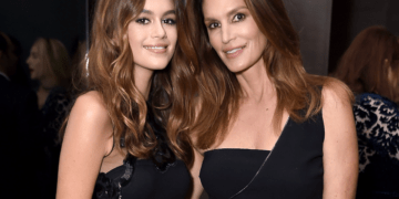 Cindy Crawford uron vajzën për ditëlindje me foton e adhurueshme: “Koha fluturon!”