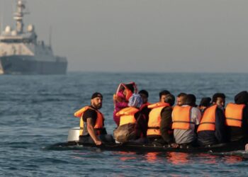 Ndërrojnë jetë 8 emigrantë në Kanalin anglez