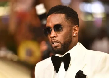 Avokati i Diddy shpjegon pse reperi kishte 1000 shishe vaj për fëmijë në shtëpi