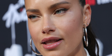 Përse Adriana Lima u kritikua nga fansat në daljen e saj të fundit?