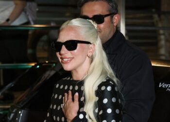 Në hyrje të Venecias me partnerin, ja çfarë ra në sy tek Lady Gaga
