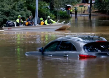 Alarm në SHBA-në Juglindore, mbi 60 viktima nga përmbytjet e fundit