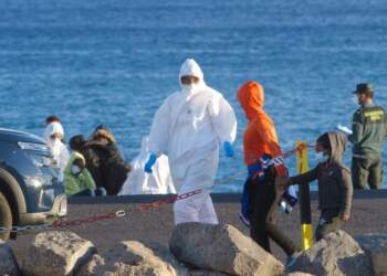 Nëntë të vdekur, 48 të zhdukur pasi varka me emigrantë përmbyset pranë Spanjës