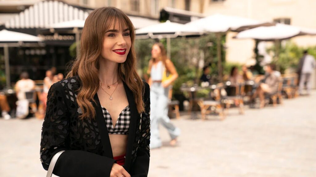 Episodet e reja të “Emily in Paris” zhvendosen shumë pranë Shqipërisë