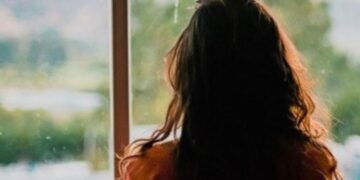 Nëse ju shfaqen papritur këto shenja, dikush po mendon për ty