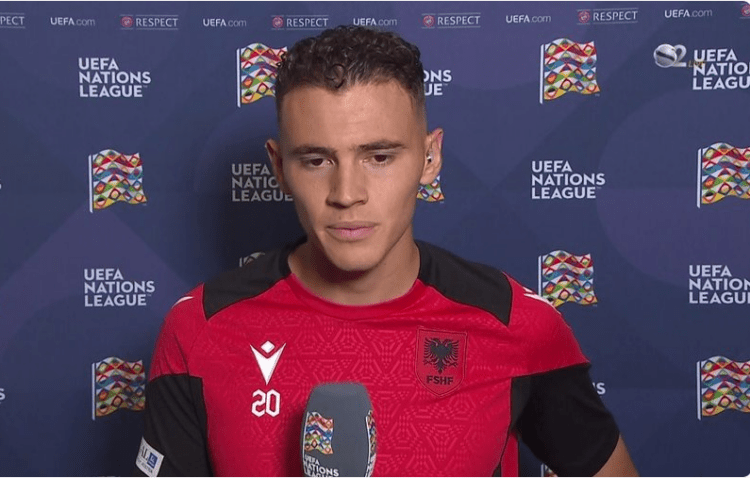 Asllani pas triumfit kuqezi: Manajn e kam shok, por më mërziti në fushë!