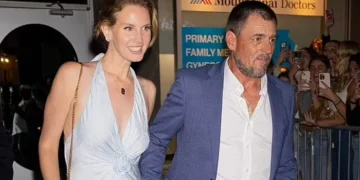 Foto/ Lana Del Rey pranon romancën, del në publik me partnerin