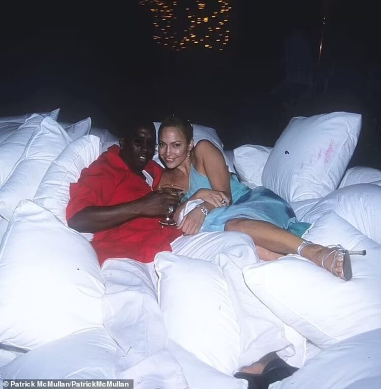 Mes skandalit, rishfaqet fotoja në shtrat e Jennifer Lopez dhe “Diddy”