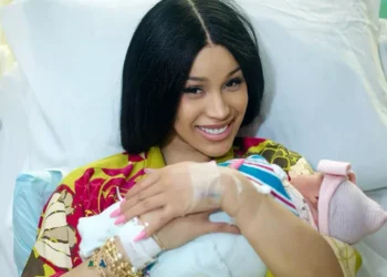 Cardi B është “kthyer” në një tjetër person pas lindjes të fëmijës së tretë
