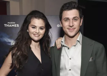 Si po shkojnë gjërat me Selena Gomez? Flet miku i saj, David Henrie
