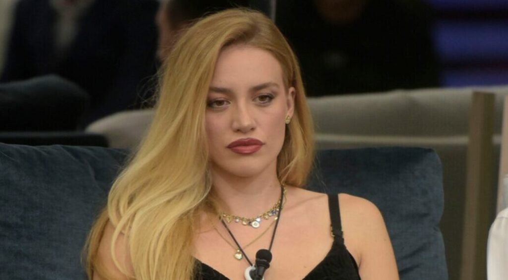 Ç’po ndodh me të? Heidi Baci fotografohet nga “paparazzi” në Rinas